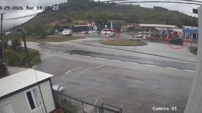 YALOVA-Bursa kara yolunda minibüsün çarpmasıyla ikiye bölünen otomobilin sürücüsü Naim
