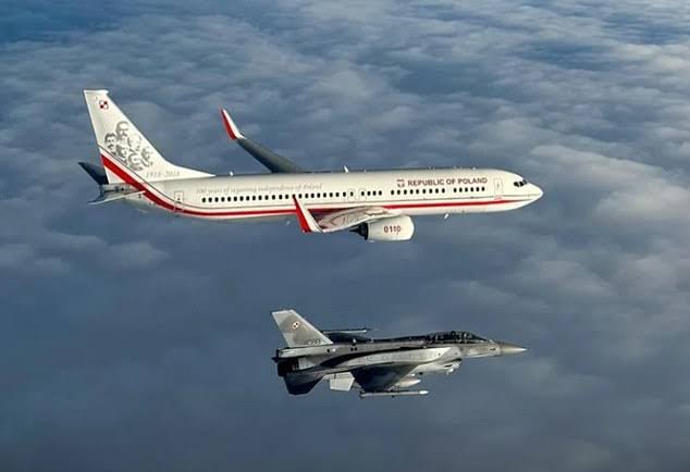 Yunanistan’ın Korfu Adası’ndan Almanya’ya giden Corendon Airlines yolcu uçağı, kaçırılma