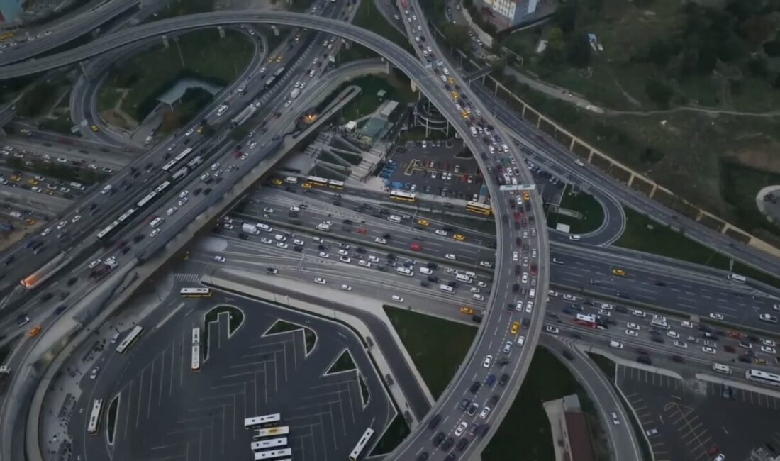 İstanbul'da oynanacak kritik derbi ve müsabakalar öncesinde akşam saatlerinde trafik