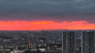 İstanbul'da gün boyu etkili olan sağanak yağışın ardından ortaya çıkan