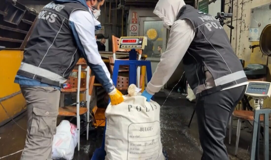 İstanbul Emniyet Müdürlüğü ekiplerince düzenlenen operasyonlarda ele geçirilen yaklaşık 10