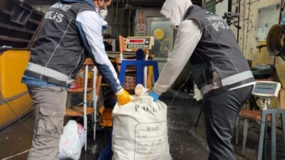 İstanbul Emniyet Müdürlüğü ekiplerince düzenlenen operasyonlarda ele geçirilen yaklaşık 10