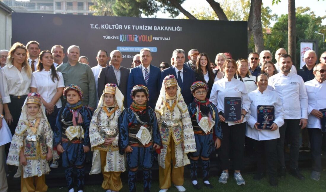 Kültür ve Turizm Bakanlığı tarafından düzenlenen İzmir Kültür Yolu Festivali,
