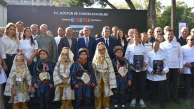 Kültür ve Turizm Bakanlığı tarafından düzenlenen İzmir Kültür Yolu Festivali,