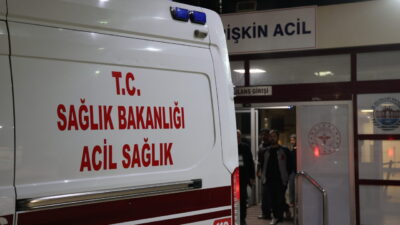 İzmir’in Konak ilçesinde ailesiyle vakit geçiren bir kişi, laf atma