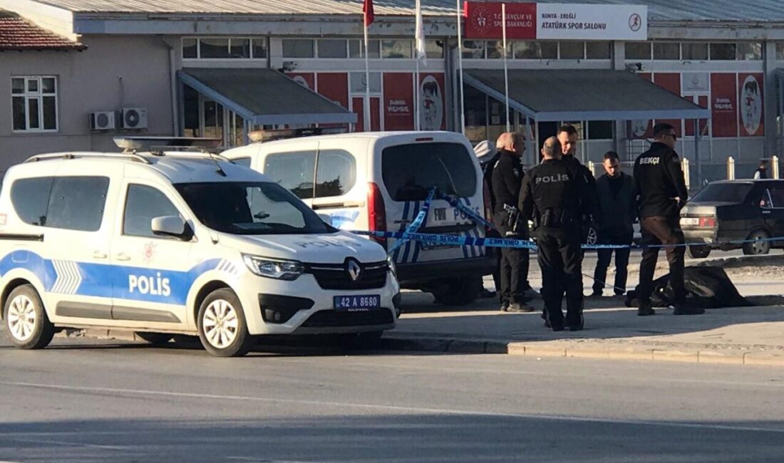 Konya’nın Ereğli ilçesinde sabah saatlerinde kaldırımda hareketsiz yatan bir erkek
