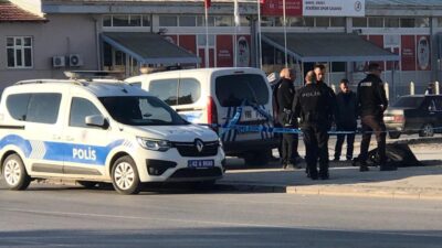 Konya’nın Ereğli ilçesinde sabah saatlerinde kaldırımda hareketsiz yatan bir erkek