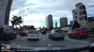 İstanbul Kartal’da yoğun trafikte beklemek istemeyen sürücü, ceza yememek için