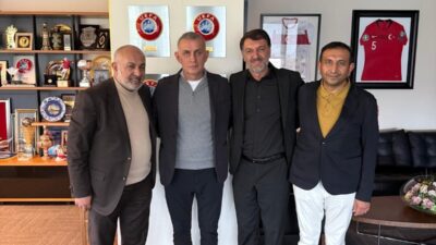 Kayserispor Başkanı Ali Çamlı ve beraberindeki yönetim kurulu üyeleri, Türkiye