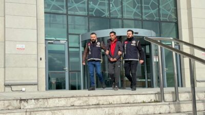 Kırıkkale'de tartıştığı babasını bıçaklayarak öldüren şüpheli, emniyetteki işlemlerinin ardından çıkarıldığı