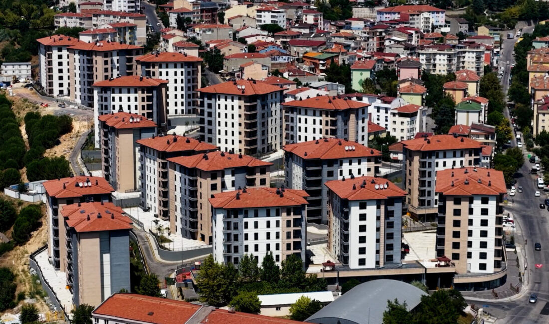 Maltepe'de 8 Ekim'de çöken Kardeşler Apartmanı ve çevresindeki tahliye edilen