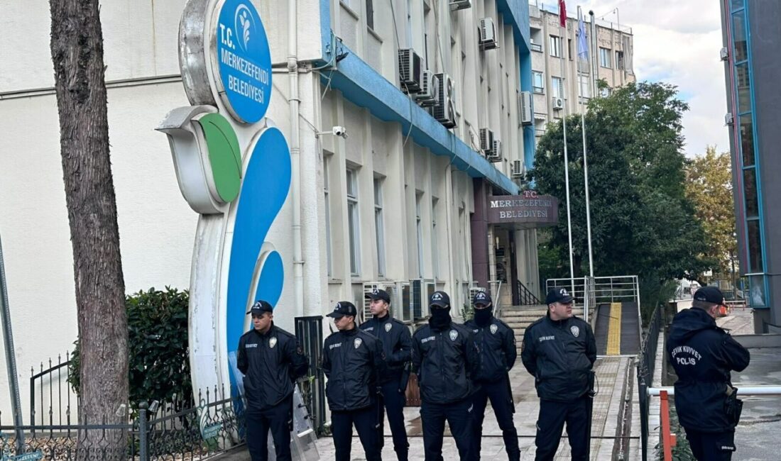 Denizli'de Merkezefendi Belediyesi'ne yönelik düzenlenen operasyonda, Belediye Başkanı Şeniz Doğan