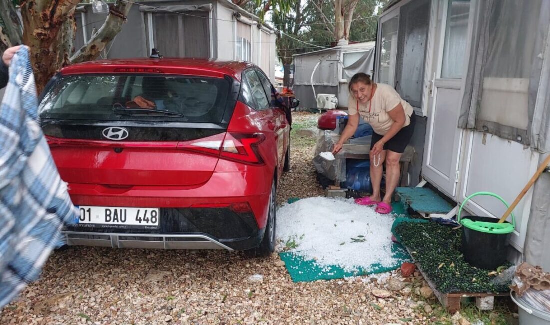 Mersin'in Silifke ilçesinde aniden bastıran dolu yağışı, bölge sakinlerine ve