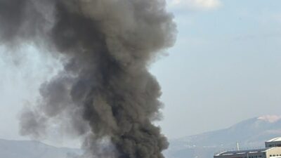 Hatay'daki bir mobilya fabrikasında sabah saatlerinde henüz belirlenemeyen bir nedenle
