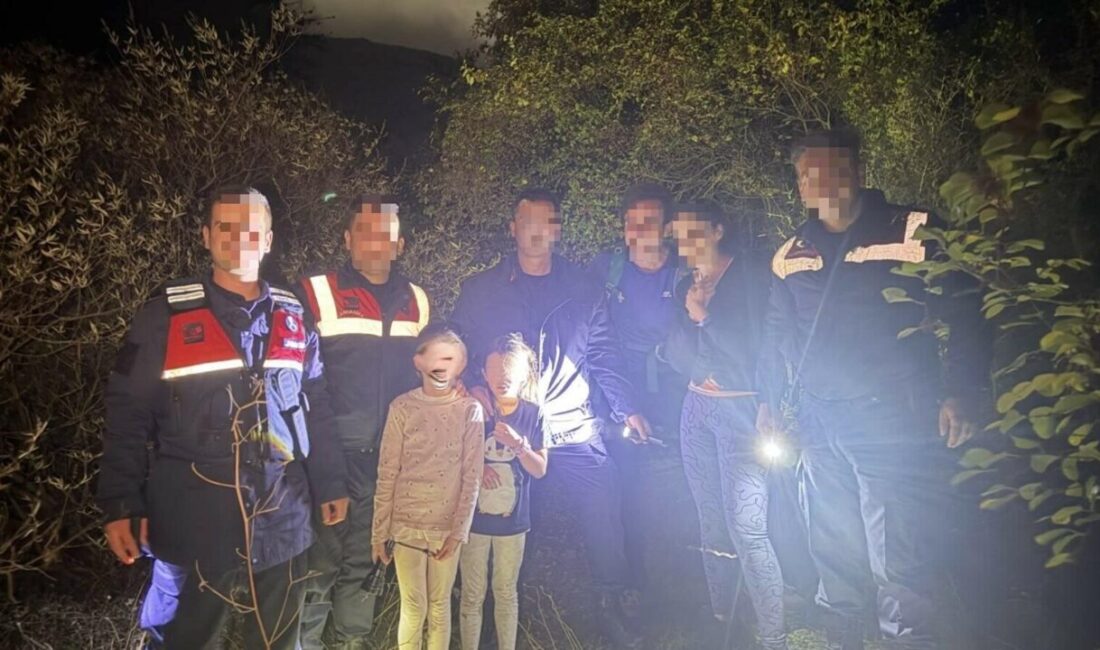 Aydın'ın Kuşadası ilçesinde doğa yürüyüşü sırasında yollarını kaybederek ormanlık alanda