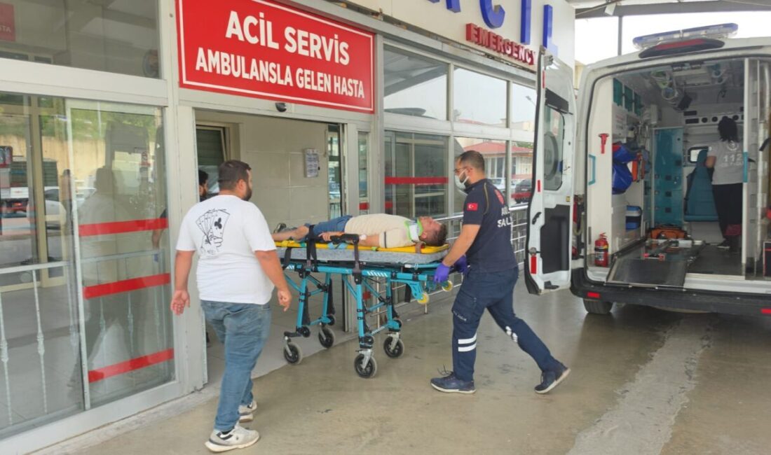 Adana'nın Kozan ilçesinde otomobil ile motosikletin çarpışması sonucu meydana gelen