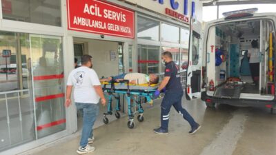 Adana'nın Kozan ilçesinde otomobil ile motosikletin çarpışması sonucu meydana gelen