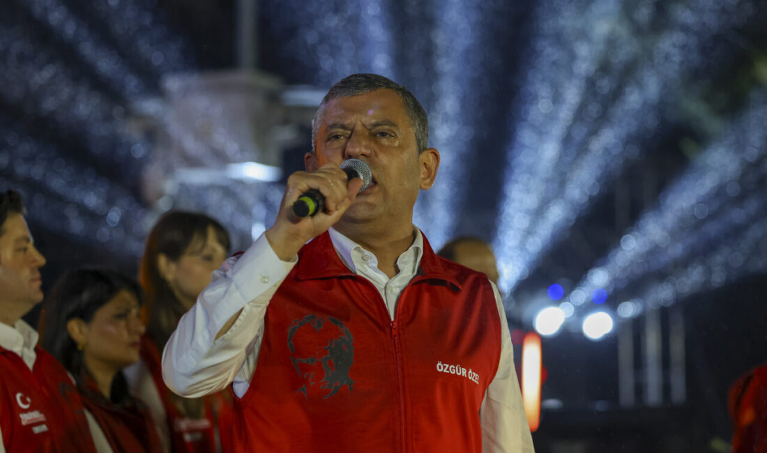 İstanbul Kadıköy'de düzenlenen 29 Ekim Cumhuriyet Bayramı kutlamalarına katılan Yeni