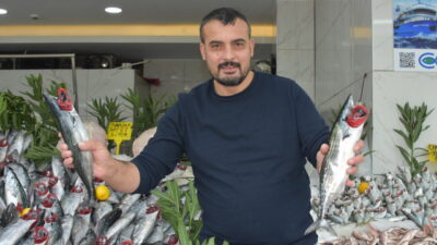 Karadeniz'de yüzleri güldüren palamut bereketi devam ediyor. Balıkçılar, uygun fiyatlı