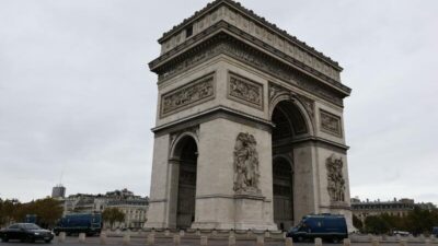 Fransa'nın başkenti Paris'te, belirli bölgeleri kapsayacak şekilde gece saatlerinde sokağa