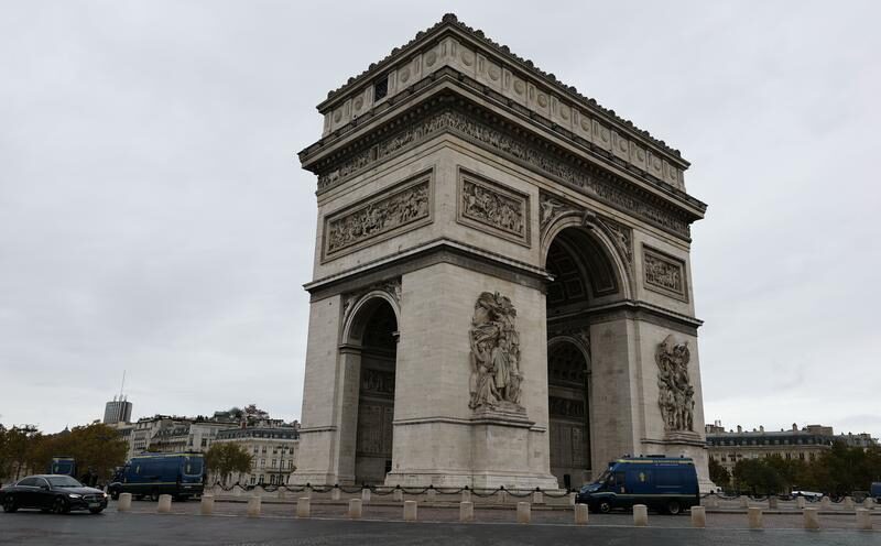 Fransa'nın başkenti Paris'te, belirli bölgeleri kapsayacak şekilde gece saatlerinde sokağa
