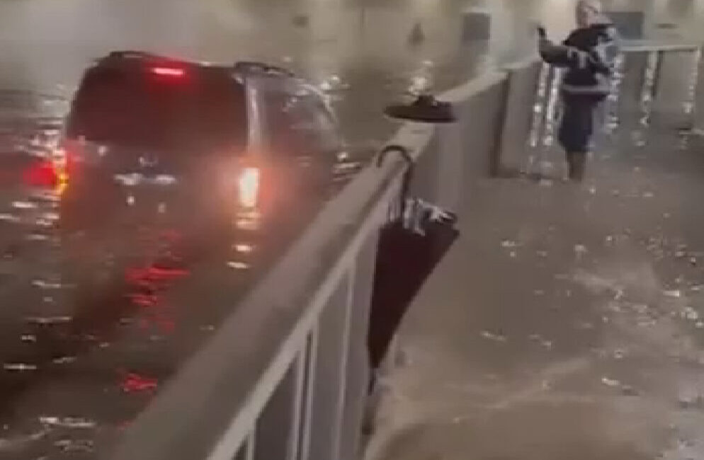 İstanbul'da gece saatlerinde etkisini gösteren sağanak yağış, Pendik'teki bir alt