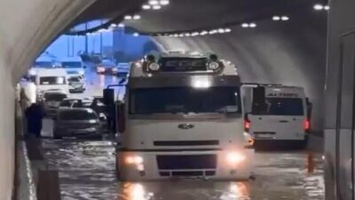 İstanbul'da etkili olan sağanak yağış nedeniyle Sabiha Gökçen Havalimanı'nın teknik