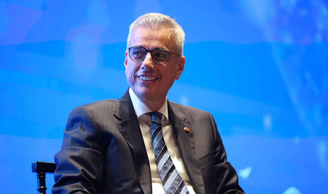 Sağlık Bakanı Kemal Memişoğlu, 12’nci Türk Tıp Dünyası Kurultayı’nda gençlerle