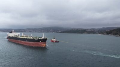 Sarıyer açıklarında sürüklenerek karaya oturan 238 metre uzunluğundaki ham petrol