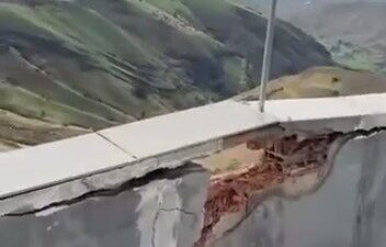 Siirt'te öğle saatlerinde etkisini artıran sağanak ve dolu yağışı günlük