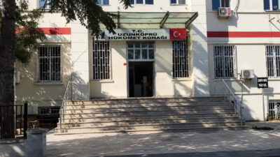 Edirne’nin Uzunköprü ilçesinde yasa dışı yollarla yurt dışına kaçmaya çalışan