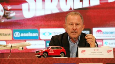 TFF, A Milli Takım Teknik Direktörü Sergen Yalçın ile futbolcular