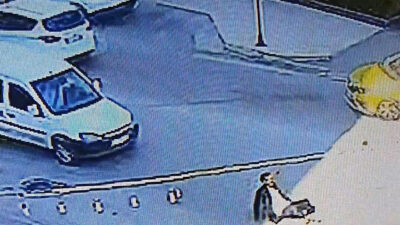 Adana'da trafikte durdurduğu hafif ticari aracın sürücüsünü iterek aracı gasbeden