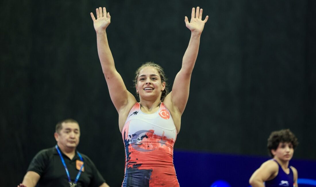 Kazakistan'da düzenlenen Dünya Güreş Şampiyonası'nda milli sporcu Tuba Demir, bronz