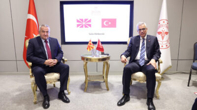 Sağlık Bakanı Kemal Memişoğlu ve Kuzey Makedonyalı mevkidaşı Sašo Klekovski,