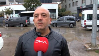İstanbul Tuzla'da etkili olan şiddetli sağanak nedeniyle caddeler göle dönerken,