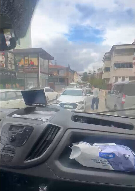 Tokat'ta yol verme tartışması nedeniyle bir otomobil sürücüsü, içinde lise